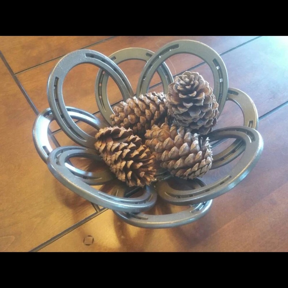 Horseshoe bowl